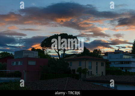 Scenic tramonto a Gentilino sul Ticino nella parte italiana della Svizzera Foto Stock