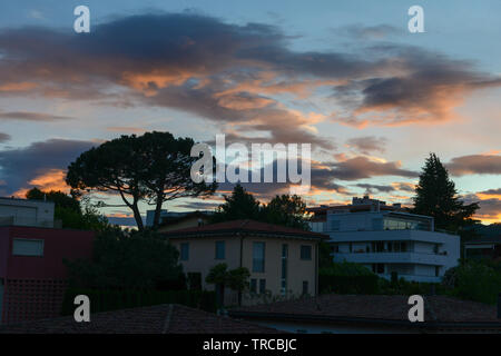 Scenic tramonto a Gentilino sul Ticino nella parte italiana della Svizzera Foto Stock