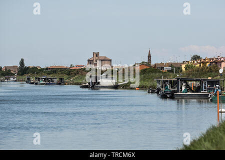 Pesca sul fiume, Delta del Po, Comacchio, Emilia Romagna, Italia. Giugno 2019 Foto Stock