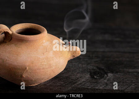 Fatte a mano lampada a petrolio con uno stoppino senza fiamma Foto Stock