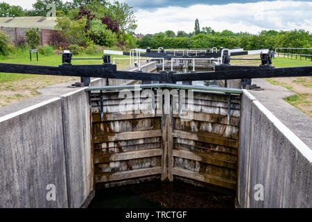 Moira Lock sul Ashby Canal vicino a Moira forno Museo e Centro Conkers nella Foresta Nazionale.Swadlincote.Inghilterra Foto Stock