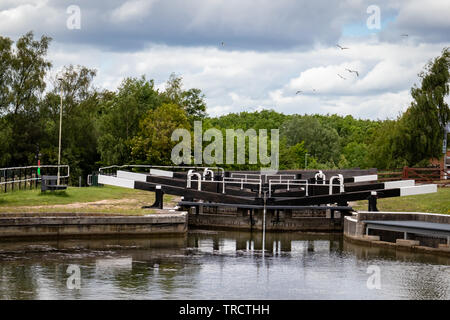 Moira Lock sul Ashby Canal vicino a Moira forno Museo e Centro Conkers nella Foresta Nazionale.Swadlincote.Inghilterra Foto Stock