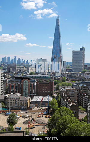 Shard grattacielo & 185 Park Street cityscape vista di Londra sud dalla galleria d'arte Tate Modern extension Londra Inghilterra Regno Unito Europa KATHY DEWITT Foto Stock