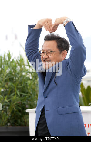 Direttore Lee Won-tae presso il gangster, Cop, Il diavolo pellicola fotografica chiamata presso la 72a Cannes Film Festival, giovedì 23 maggio 2019, Cannes, Francia. Photo credit: Doreen Kennedy Foto Stock