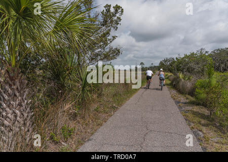 Andare in bicicletta su Jekyll Island Bike Brunswick, Georgia, Stati Uniti d'America Foto Stock