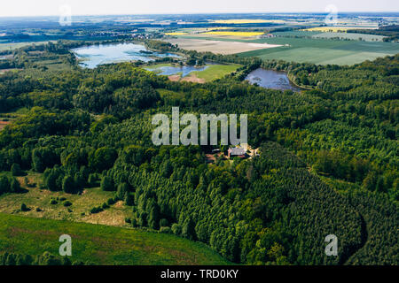 Vista aerea di laghi e stagni nel serbatoio naturale di Bird's nel sud della Polonia. Milicz, Barycz Valley Landscape Park. Foto Stock