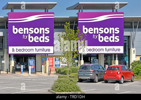 Steinhoff Bensons per letti i segni grandi letto negozio retail business materassi & mobili da camera da letto negozio di Lakeside Retail Park Thurrock Essex England Regno Unito Foto Stock