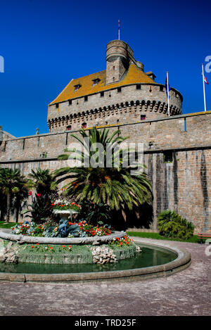 La fortezza vecchia parete del Fort nella Città Vecchia di Saint-Malo, Brittany, Francia. Foto Stock