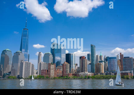 Inferiore dello skyline di Manhattan con il nuovo World Trade Centre sulla sinistra Foto Stock