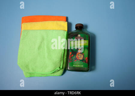 Halifax, Canada- Giugno 1, 2019: una bottiglia di EcoSense home prodotto di pulizia effettuate dall'Multi-Level Marketing società Melaleuca Foto Stock