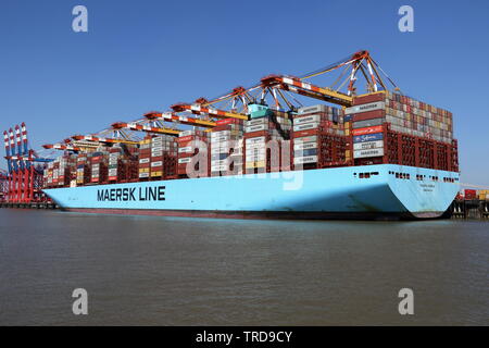 Il contenitore di Madrid nave Maersk sarà caricato e scaricato il 16 aprile 2019 a Bremerhaven. Foto Stock