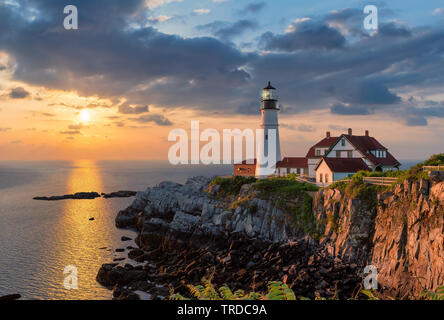 Faro di Portland di sunrise, Maine, Stati Uniti d'America. Foto Stock
