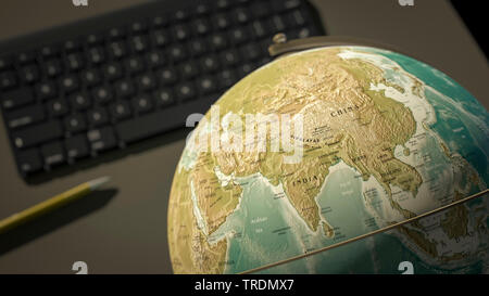3D rendering di un globo su un desktop mostra India Foto Stock