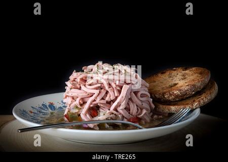 Salsiccia tipica insalata con pane, in Germania, in Baviera Foto Stock