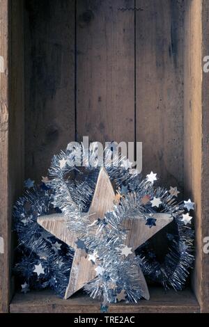 Scatola di legno con star, decorazione di Natale Foto Stock