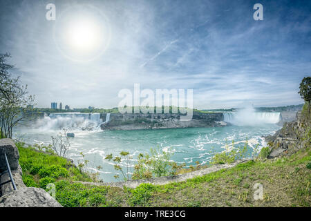 Incredibili Cascate del Niagara visto dal lato canadese, Canada Foto Stock