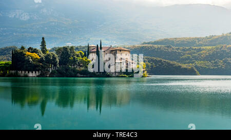 Castel Toblino su una penisola del Lago di Toblino, Italia, Trentino, Castel Toblino Foto Stock