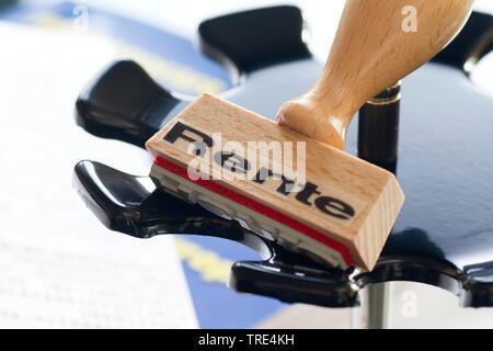 Timbro su una gomma-supporto portatimbri lettering rente, pensione, Germania Foto Stock