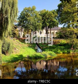 Il parco comunale e il fiume Berkel, in Germania, in Renania settentrionale-Vestfalia, Muensterland, Vreden Foto Stock