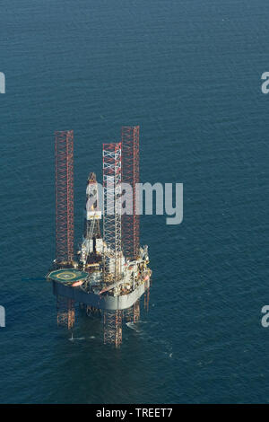 Piattaforma petrolifera nel mare di Wadden, Paesi Bassi, Frisia Foto Stock