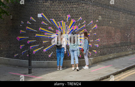 Una volta installazione da UAL Chelsea College of Arts, BA Graphic Design Comunicazione agli studenti per Clerkenwell Design Week 2019 Foto Stock