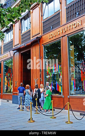 Louis Vuitton boutique, Saint-Germain-des-Prés e il quartiere Latino, Parigi, Francia Foto Stock