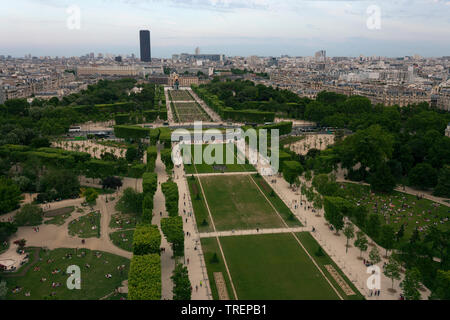 Champ de Mars visto dalla Torre Eiffel, Parigi, Francia Foto Stock