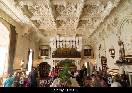 Il molto elaborata e soffitto decorato della sala Durbar a Osborne House nell'Isola di Wight. Regno Unito. La sala Durbar fu costruito dalla Regina Vittoria dopo la morte del marito Prince Albert. (99) Foto Stock