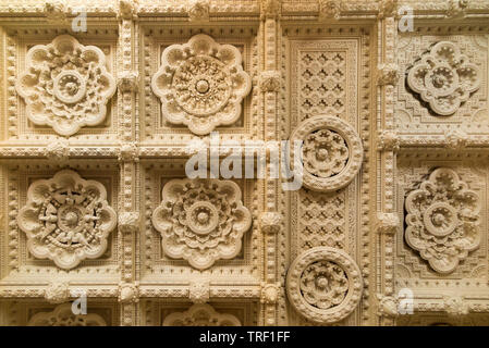 Il molto elaborata e soffitto decorato della sala Durbar a Osborne House nell'Isola di Wight. Regno Unito. La sala Durbar fu costruito dalla Regina Vittoria dopo la morte del marito Prince Albert. (99) Foto Stock