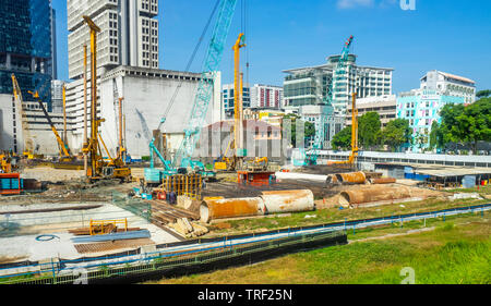 Inizio dei lavori di costruzione di Guoco Midtown ufficio torre su un angolo di strada della spiaggia e Rochor Road Singapore Foto Stock