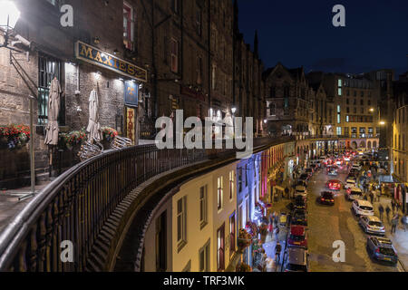 Victoria Street di notte, Edimburgo Foto Stock
