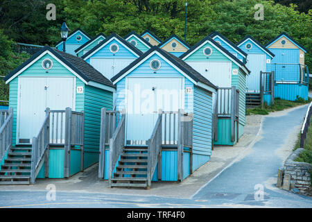 Pittoresca spiaggia di capanne in Bournmouth beach in Dorset, Inghilterra, Regno Unito. Foto Stock