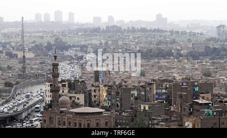 Il Cairo, Egitto - 24 Febbraio 2010: Città Vecchia Panorama dalla Cittadella del Cairo in Egitto. Foto Stock