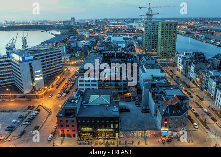 Vista aerea al crepuscolo di Anversa, Belgio porta dal MAS torre. Foto Stock