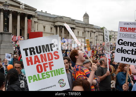 Protesta in centro a Londra il secondo giorno della visita del Presidente degli Stati Uniti Donald Trump, martedì 3 giugno 2019. Foto Stock