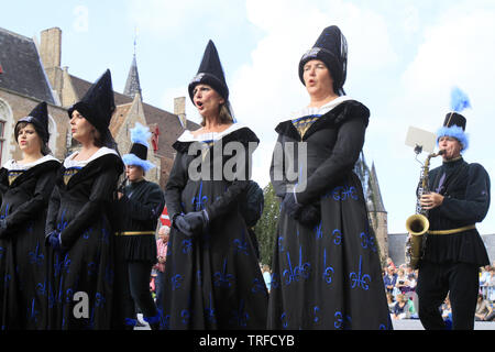 Le corteo de l'Arbre d'o. Bruges. Belgique. Il corteo del Golden Tree. Bruges. Belgique. Foto Stock