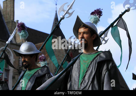 Le corteo de l'Arbre d'o. Bruges. Belgique. Il corteo del Golden Tree. Bruges. Belgique. Foto Stock