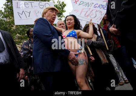 Insieme contro Trump, manifestazione nazionale, 4 giugno 2019 a Londra. Migliaia di fedeli in centro a Londra per protestare contro Donald Trump la visita di Stato a Londra. Manifestanti dimostrare contro il suo razzismo, mysogyny, clima di negazione e di interferenza nella politica inglese.. (Foto di Mike Abrahams) Foto Stock