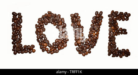 Inglese alfabeto di caffè isolato su bianco. Chicchi di caffè tostati. ?Caffè lettera - AMORE Foto Stock