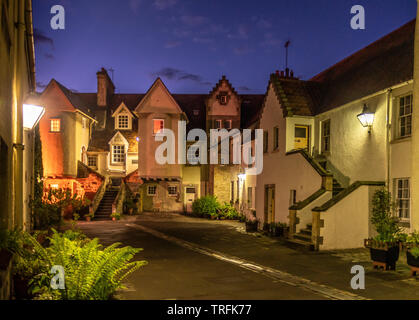 Whitehorse vicino al tramonto, Canongate, Royal Mile, Holyrood, Edimburgo. Foto Stock