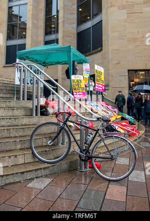 Glasgow, Scotland, Regno Unito. 4 Giugno 2019: A Glasgow contro Trump protestare su Buchanan Street passi nel centro della citta'. Foto Stock