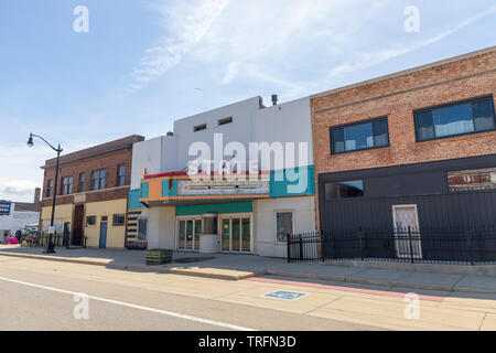 Benton Harbor, Michigan, Stati Uniti d'America - 4 Maggio 2019: vecchi edifici ad ovest sulla strada principale Foto Stock