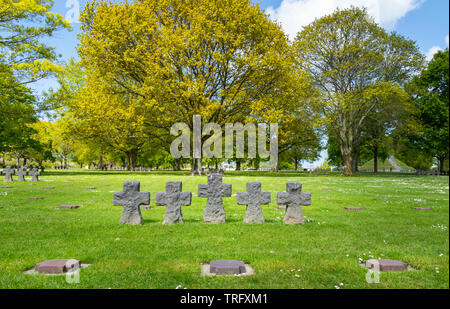 La cambe, Francia - 5 Maggio 2019: cimitero militare tedesco nei pressi del villaggio di La Cambe Francia. Per commemorare 21160 soldati tedeschi sono morti durante il WW2 ho Foto Stock