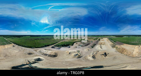 Visualizzazione panoramica a 360 gradi di Sferica a 360 gradi panorama sferica di una cava di sabbia nel nord della Germania
