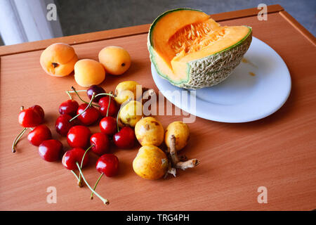 Frutta fresca di primavera indoor home. Foto Stock