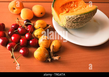 Frutta fresca di primavera indoor home. Foto Stock