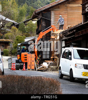 I lavori di demolizione in villaggio Tsumago Giappone Foto Stock