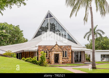 Le linee moderne della Cattedrale di Cristo a Darwin, in Australia, in una giornata di sole Foto Stock