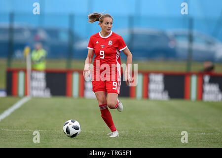 Cardiff, Regno Unito. 04 Giugno, 2019. Kayleigh verde del Galles le donne in azione. Le donne del Galles v Nuova Zelanda le donne le donne del calcio internazionale amichevole a Cardiff International Sports Stadium di Cardiff, Galles del Sud martedì 4 giugno 2019. pic da Andrew Orchard/Andrew Orchard fotografia sportiva/Alamy Live News Credito: Andrew Orchard fotografia sportiva/Alamy Live News Foto Stock