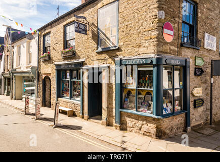 Il caratteristico e negozio di fronte di Addyman libri, Lion Street, nel libro città di Hay-On-Wye, su un luminoso pomeriggio di sole. Foto Stock